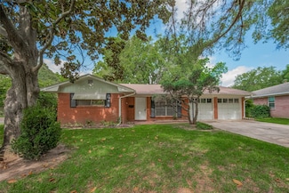 614 Kyle St, Sugar Land, TX 77478