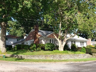 4 Carver Rd, Cranston, RI 02920
