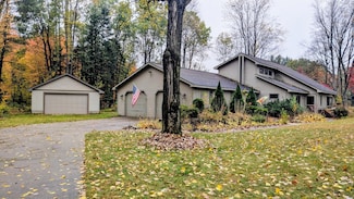 2256 Whitetail Dr, Cadillac, MI 49601