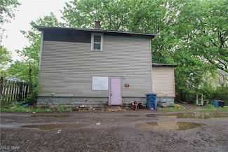 298 S State Line Rd, Masury, OH 44438