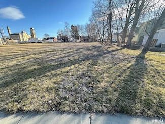 353 W Douglas Ave, Jacksonville, IL 62650