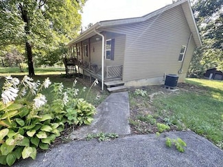 260 Peaceful Valley Rd, Lindside, WV 24951