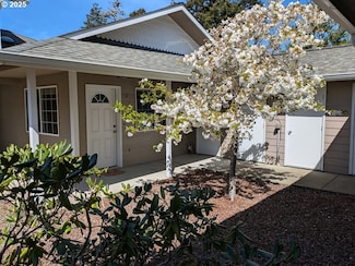 1150 Hemlock St Unit E17, Florence, OR 97439