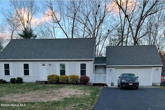 6 Mockingbird Ln, Queensbury, NY 12804