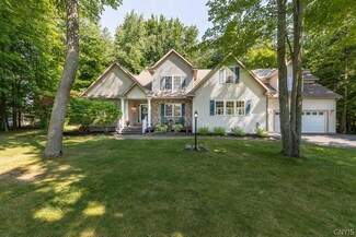 33 Pond View Dr, Oswego, NY 13126