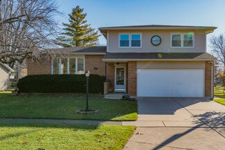 107 Locust St, Oswego, IL 60543