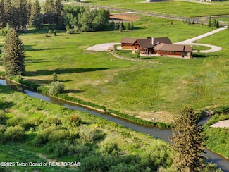 450 Salt River Ranch Ln, Thayne, WY 83127