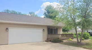 413 River Bluff Dr, Windom, MN 56101