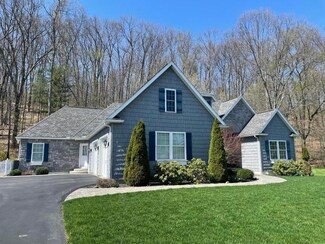 23 Pinegrove Blvd, Russell, PA 16345