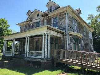 504 Territorial Rd, Benton Harbor, MI 49022