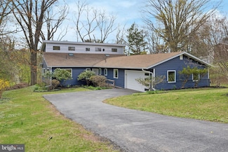 82 S Forge Manor Dr, Phoenixville, PA 19460