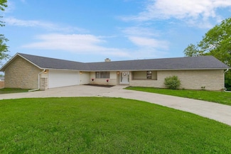 639 S Commercial Ave, Smithville, MO 64089