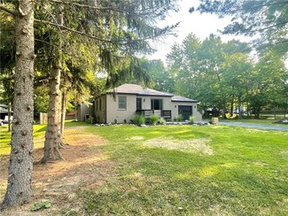 1791 E Sprague Rd, Seven Hills, OH 44131