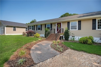 57 West Dr, Kilmarnock, VA 22482
