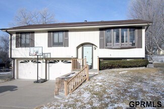 2716 Victoria Ave, Bellevue, NE 68005