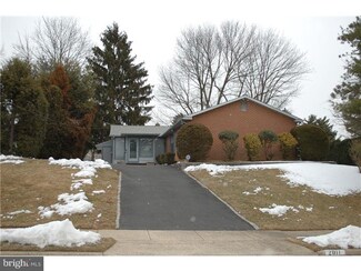 2011 Surrey Rd, Oreland, PA 19075