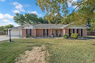 359 Parkhaven Dr, Woodway, TX 76712