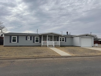 1702 S Baylor St, Perryton, TX 79070