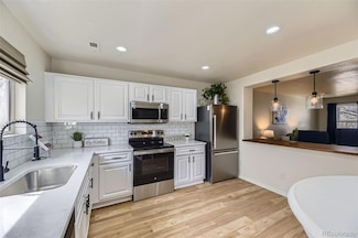 7822 S Kittredge Cir, Englewood, CO 80112