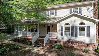 1026 Wellington Ct, Lenoir, NC 28645