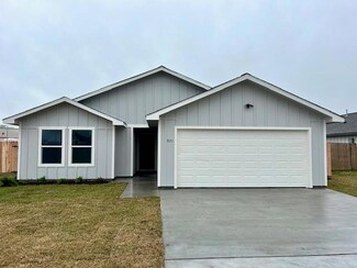 821 Flycatcher Dr, Palacios, TX 77465