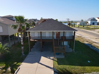 54 Pelican St, Port O Connor, TX 77982