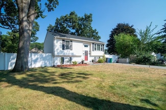 68 Pheasant Ave, Warwick, RI 02886