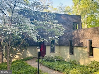 4025 Branches Ln, Doylestown, PA 18902