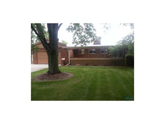 4945 Curtice Rd, Northwood, OH 43619
