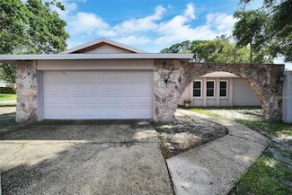 2817 Rustic Oaks Dr, Palm Harbor, FL 34684