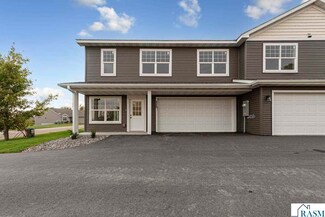 829 Tomahawk Ct, Madison Lake, MN 56063