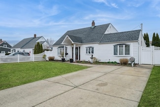 330 Gardiners Ave, Levittown, NY 11756
