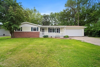 8491 Surrey Cir, Bloomington, IL 61705