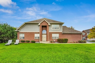 4427 Lainie Cir, Glenview, IL 60026