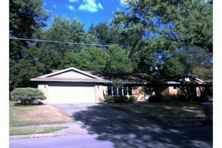 1821 75th St, Windsor Heights, IA 50324