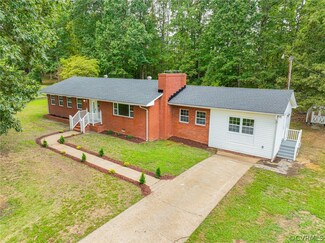 215 Robbinwood Ln, Sandston, VA 23150