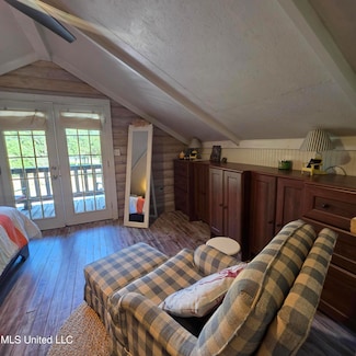 1815 Nicholson Ave Unit Upper Loft, Waveland, MS 39576