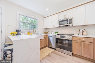 154 Buttonwood Dr, Ewing, NJ 08638