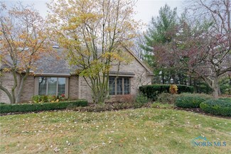 33 Wolf Ridge Dr, Holland, OH 43528