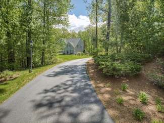 70 Barrington Dr, Bedford, NH 03110