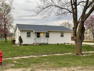 110 E Bissell St, Tower Hill, IL 62571