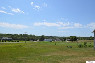 8520 Lake Ridge Dr, Plattsmouth, NE 68048
