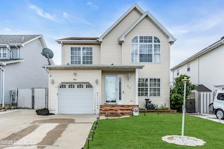 64 Scarlet Dr, Parlin, NJ 08859