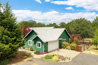592 Kaneeta Ln, Grants Pass, OR 97526