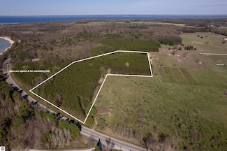 19801 Eagle Rise Rd, Traverse City, MI 49686