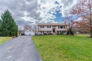 2704 Windswept Ln, Bath, PA 18014