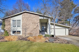 2350 Tanglewood Dr, Lisle, IL 60532