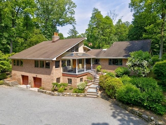 4 Sloanes Ct, Port Washington, NY 11050