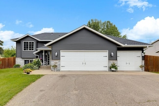 1568 Plum Creek Dr SE, Cambridge, MN 55008