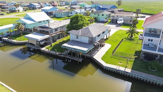 114 Admiral Ln, Freeport, TX 77541